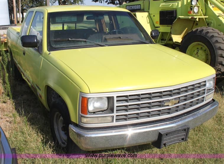 image for item D5292 1991 Chevrolet Cheyenne 1500 extended cab pickup truck