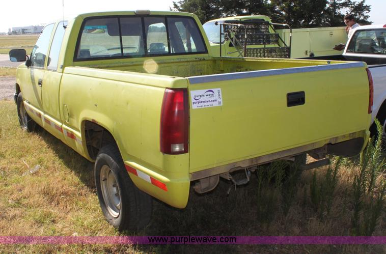 image for item D5292 1991 Chevrolet Cheyenne 1500 extended cab pickup truck