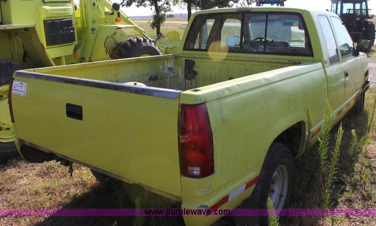 image for item D5292 1991 Chevrolet Cheyenne 1500 extended cab pickup truck