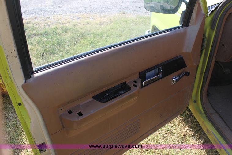 image for item D5292 1991 Chevrolet Cheyenne 1500 extended cab pickup truck