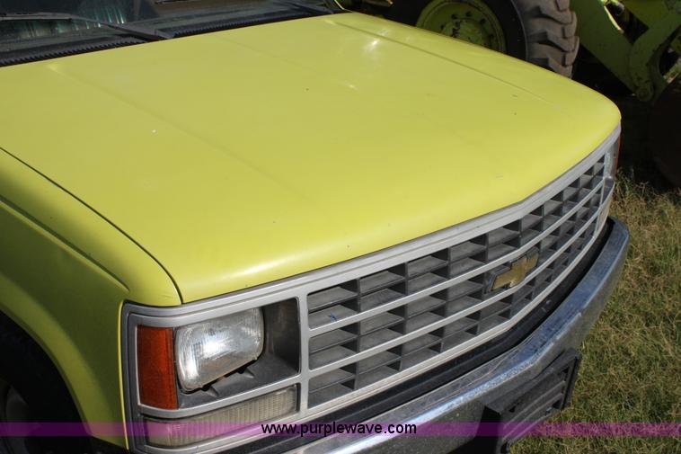 image for item D5292 1991 Chevrolet Cheyenne 1500 extended cab pickup truck