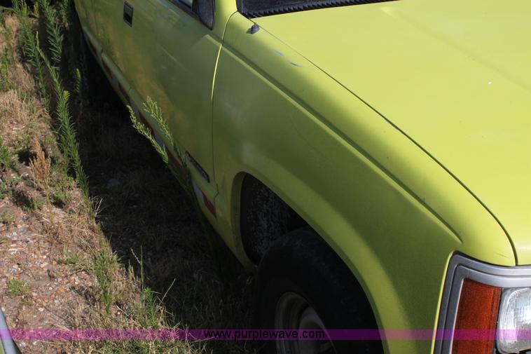 image for item D5292 1991 Chevrolet Cheyenne 1500 extended cab pickup truck