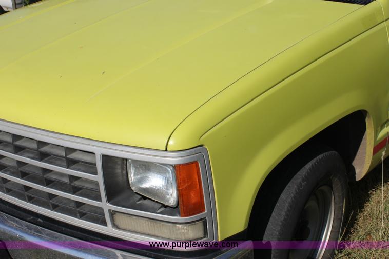 image for item D5292 1991 Chevrolet Cheyenne 1500 extended cab pickup truck