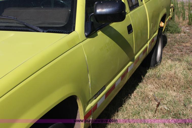 image for item D5292 1991 Chevrolet Cheyenne 1500 extended cab pickup truck