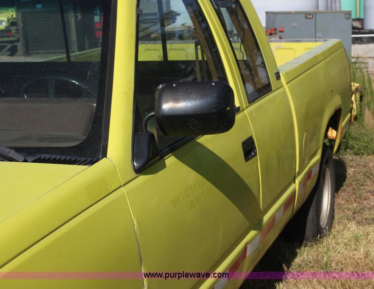 image for item D5292 1991 Chevrolet Cheyenne 1500 extended cab pickup truck