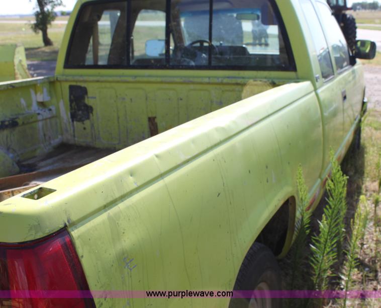 image for item D5292 1991 Chevrolet Cheyenne 1500 extended cab pickup truck