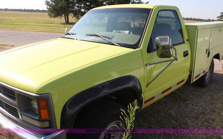 image for item D5293 1995 Chevrolet Cheyenne K2500 utility pickup truck