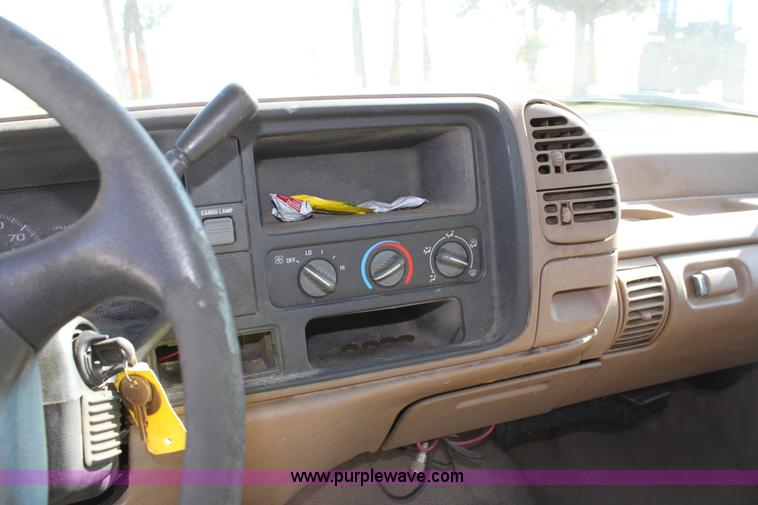 image for item D5293 1995 Chevrolet Cheyenne K2500 utility pickup truck