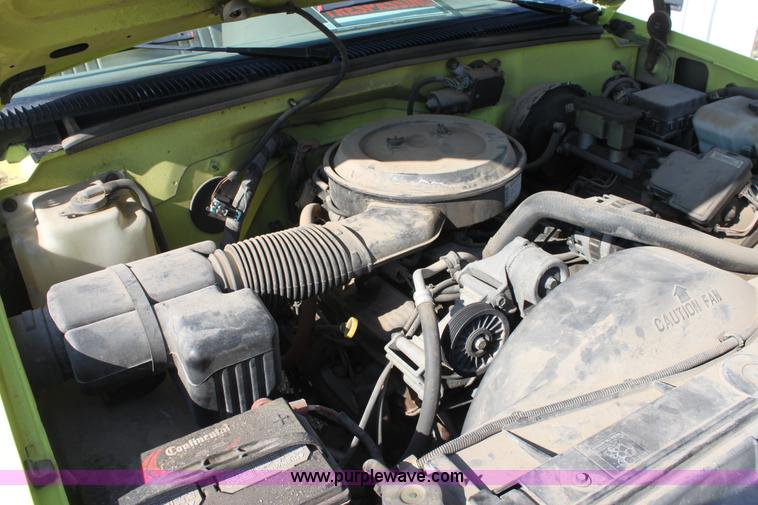 image for item D5293 1995 Chevrolet Cheyenne K2500 utility pickup truck