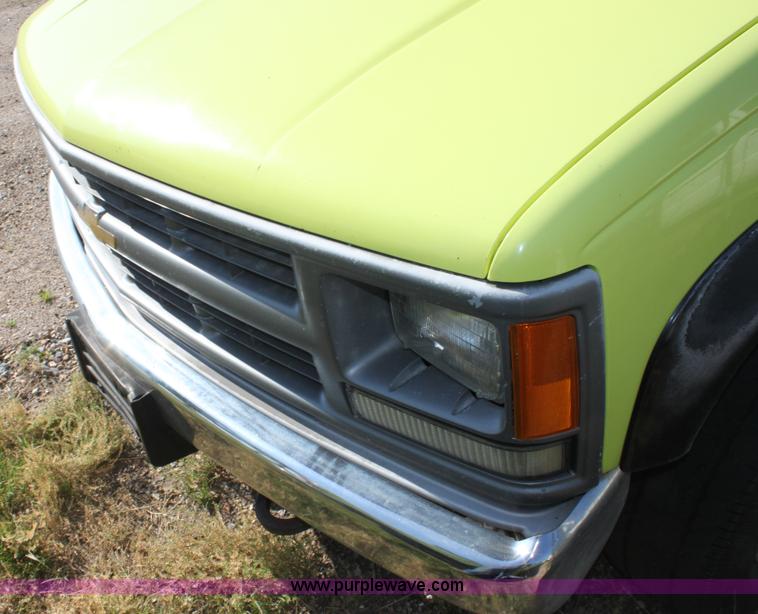 image for item D5293 1995 Chevrolet Cheyenne K2500 utility pickup truck