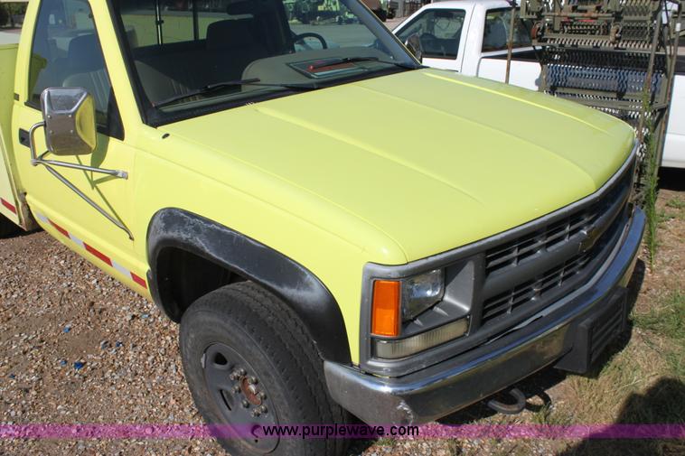 image for item D5293 1995 Chevrolet Cheyenne K2500 utility pickup truck