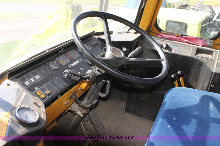 image for item D5294 1987 Michigan L70 wheel loader