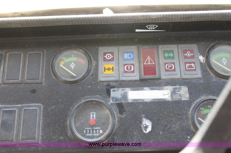 image for item D5294 1987 Michigan L70 wheel loader