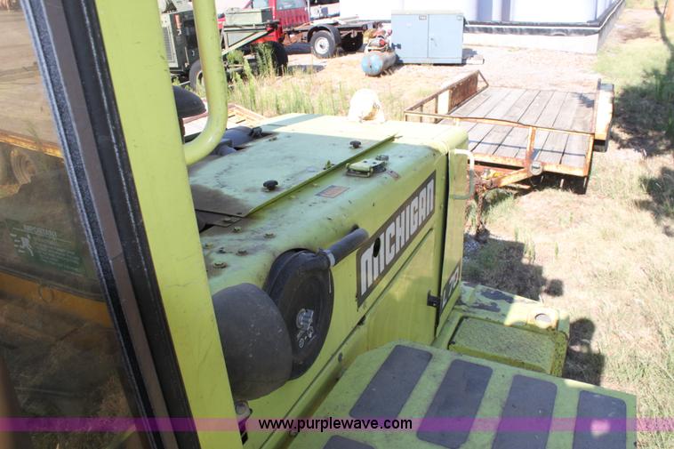 image for item D5294 1987 Michigan L70 wheel loader