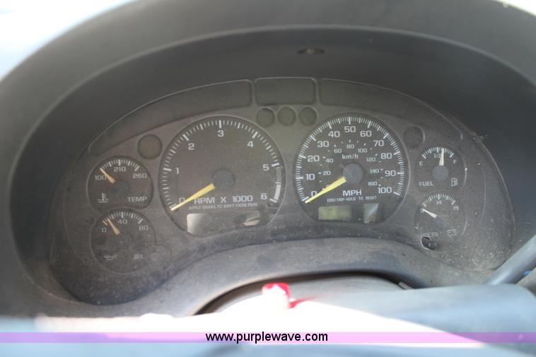 image for item D5295 2000 Chevrolet S10 pickup truck