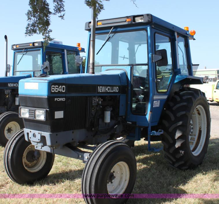 image for item D5296 1990 Ford 6640 tractor