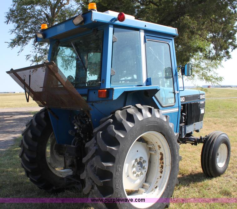 image for item D5296 1990 Ford 6640 tractor