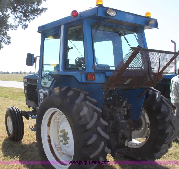 image for item D5296 1990 Ford 6640 tractor