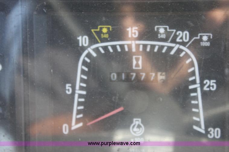 image for item D5296 1990 Ford 6640 tractor