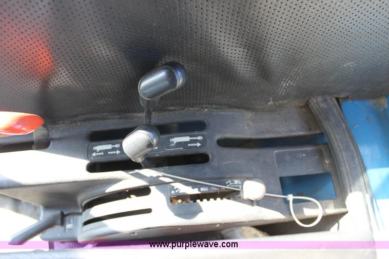 image for item D5296 1990 Ford 6640 tractor