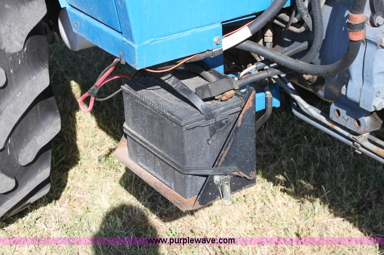 image for item D5296 1990 Ford 6640 tractor