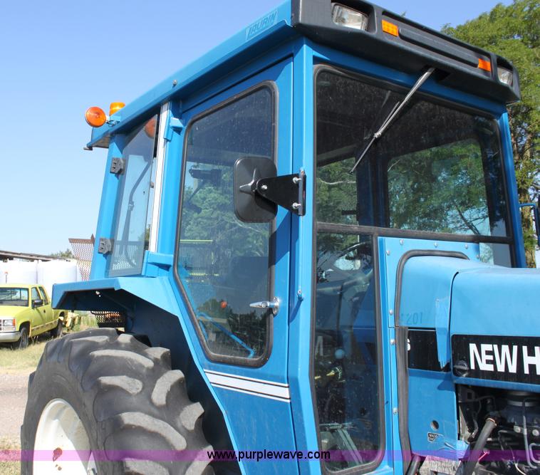 image for item D5296 1990 Ford 6640 tractor