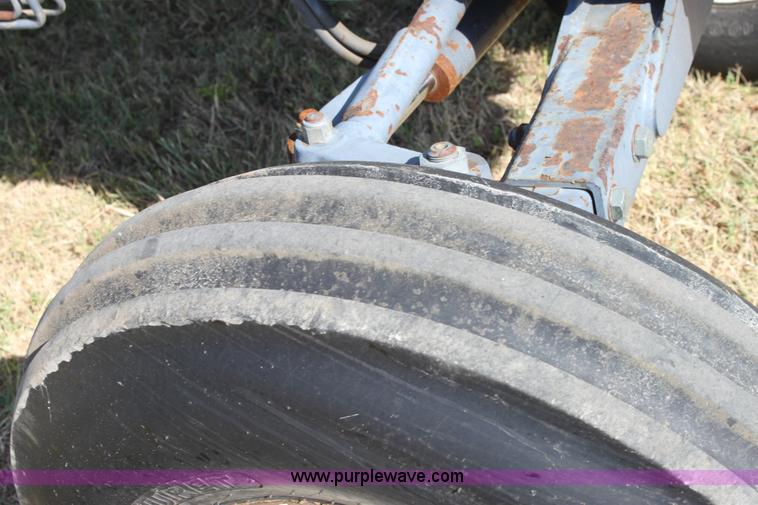 image for item D5296 1990 Ford 6640 tractor