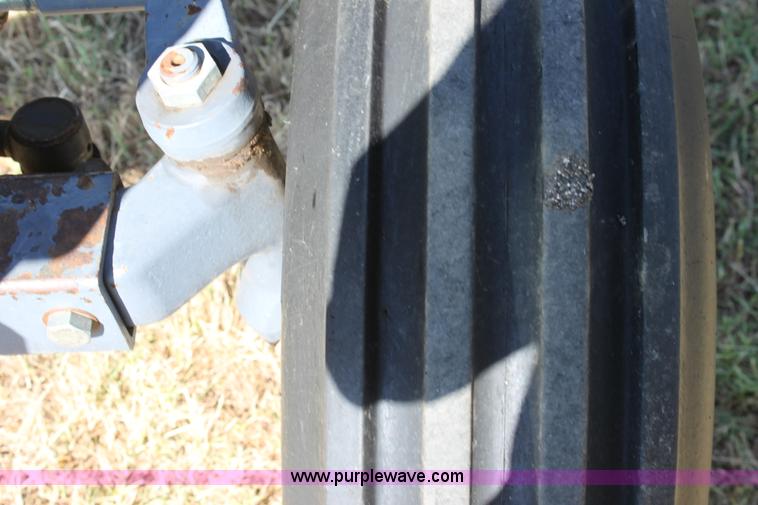 image for item D5296 1990 Ford 6640 tractor