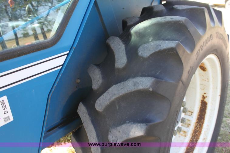 image for item D5296 1990 Ford 6640 tractor