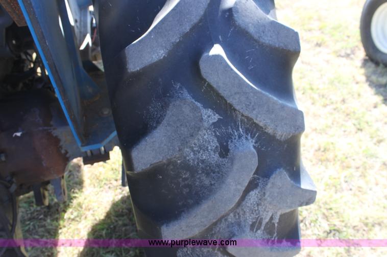 image for item D5296 1990 Ford 6640 tractor