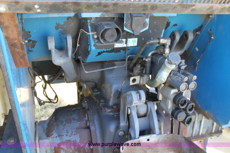 image for item D5296 1990 Ford 6640 tractor