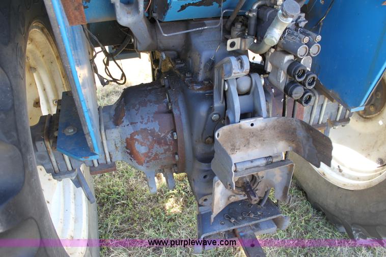 image for item D5296 1990 Ford 6640 tractor
