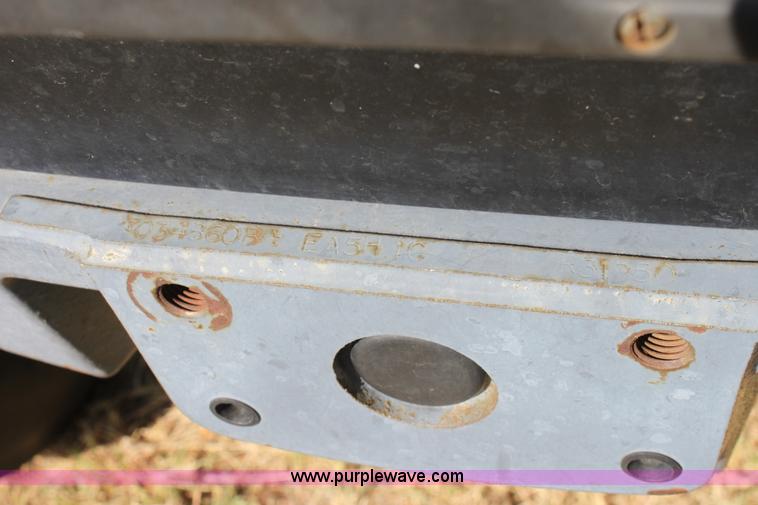 image for item D5296 1990 Ford 6640 tractor