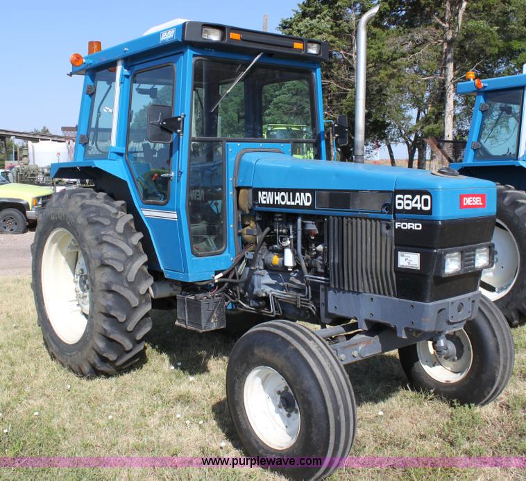 image for item D5297 1990 Ford 6640 tractor