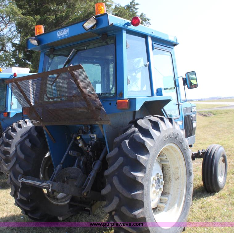 image for item D5297 1990 Ford 6640 tractor