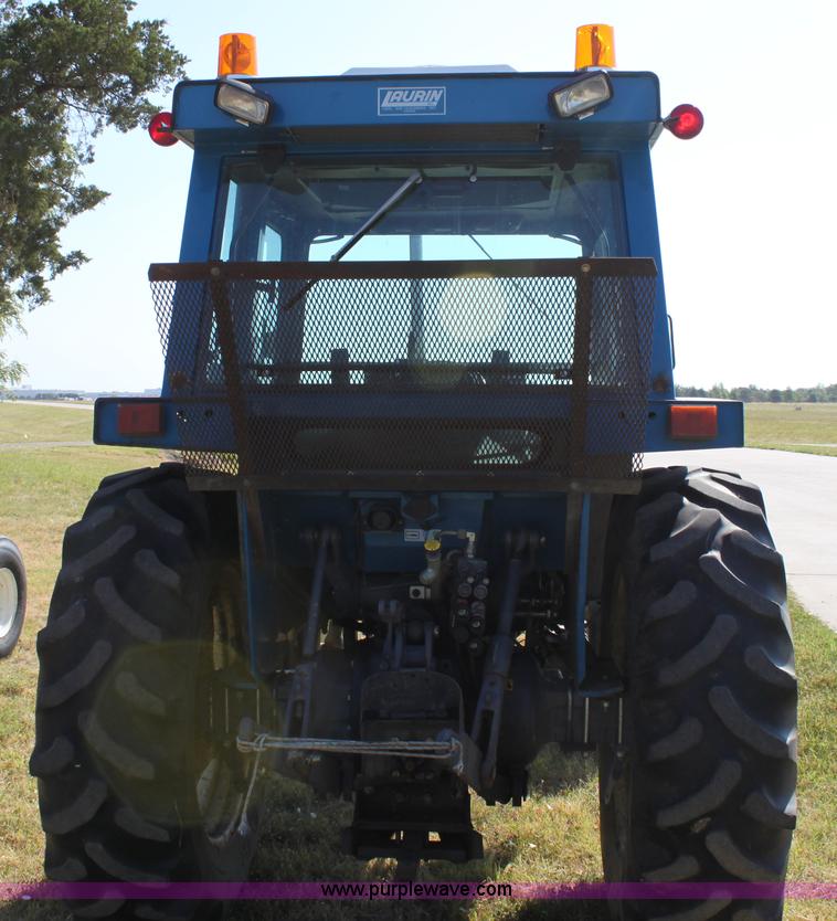 image for item D5297 1990 Ford 6640 tractor