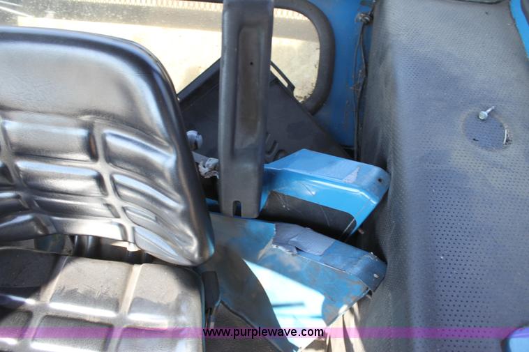 image for item D5297 1990 Ford 6640 tractor