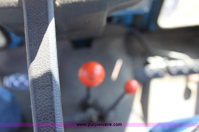 image for item D5297 1990 Ford 6640 tractor