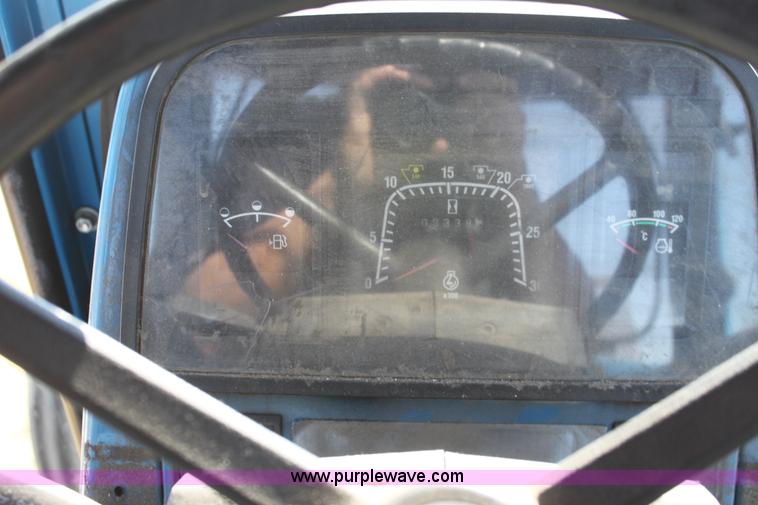 image for item D5297 1990 Ford 6640 tractor