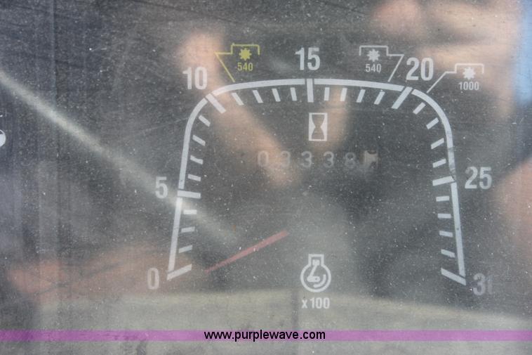 image for item D5297 1990 Ford 6640 tractor