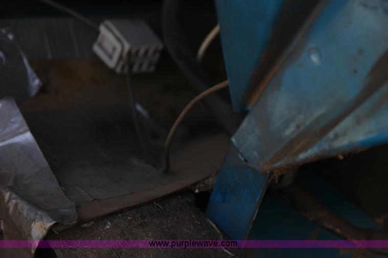 image for item D5297 1990 Ford 6640 tractor