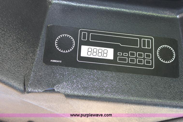 image for item D5297 1990 Ford 6640 tractor