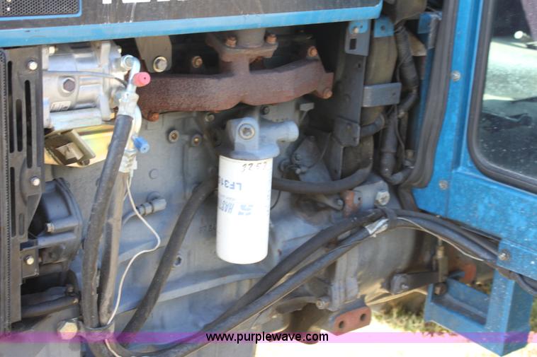 image for item D5297 1990 Ford 6640 tractor