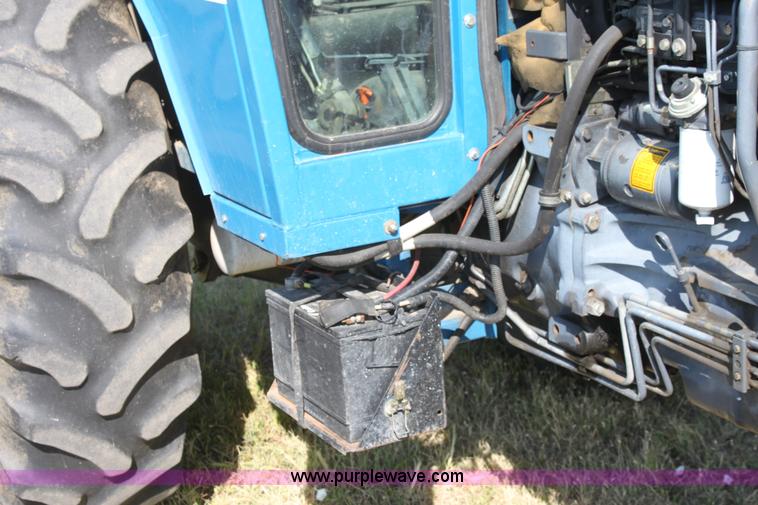 image for item D5297 1990 Ford 6640 tractor