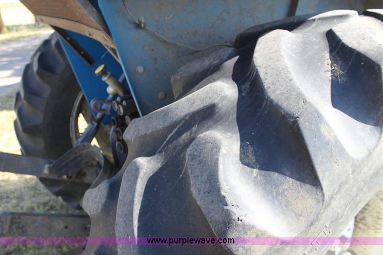 image for item D5297 1990 Ford 6640 tractor