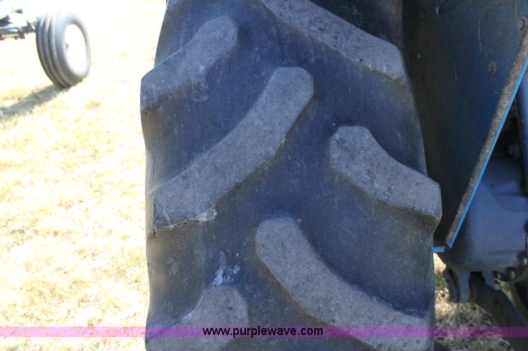 image for item D5297 1990 Ford 6640 tractor