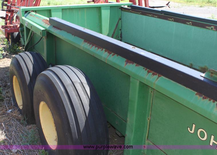 image for item D5304 John Deere 785 manure spreader