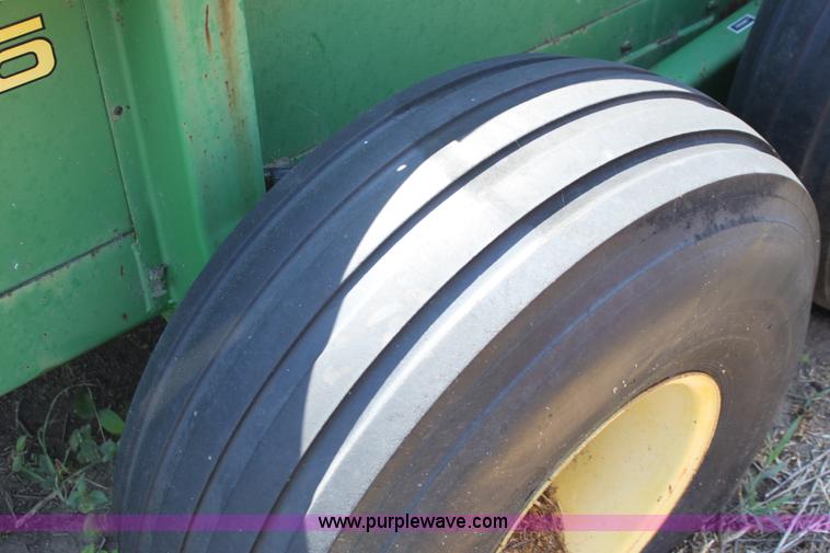 image for item D5304 John Deere 785 manure spreader