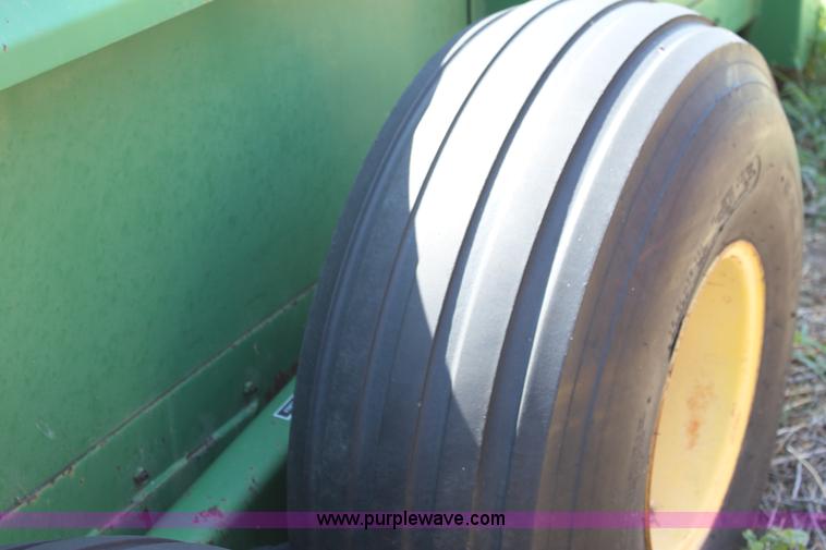 image for item D5304 John Deere 785 manure spreader