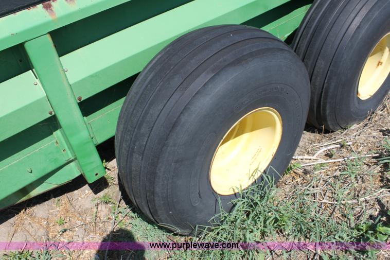 image for item D5304 John Deere 785 manure spreader
